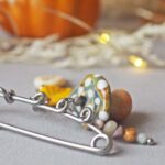 SITE BROCHE FIBULE EPINGLE automne perle verre file artisanal bijoux feuille hérisson champignon citrouille halloween baie fantome original createur unique bois pierre fine A11 (4)