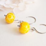 boucles-doreilles-ecailles-perle-en-verre-file-bijou-createur-collier