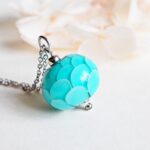boucles-doreilles-ecailles-perle-en-verre-file-bijou-createur-collier