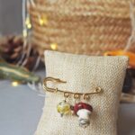 SITE-broche-epingle-automne-perle-verre-file-artisanal-bijoux-feuille-hérisson-champignon-citrouille-halloween-baie-fantome-original-createur-unique-bois-pierre-fine