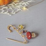 SITE-broche-epingle-automne-perle-verre-file-artisanal-bijoux-feuille-hérisson-champignon-citrouille-halloween-baie-fantome-original-createur-unique-bois-pierre-fine