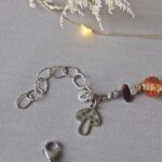 bracelet automne perle verre file artisanal bijoux feuille hérisson champignon citrouille halloween baie fantome original createur unique bois pierre fine (32)
