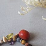 bracelet automne perle verre file artisanal bijoux feuille hérisson champignon citrouille halloween baie fantome original createur unique bois pierre fine (34)