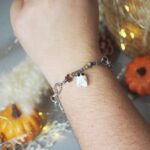 bracelet automne perle verre file artisanal bijoux feuille hérisson champignon citrouille halloween baie fantome original createur unique bois pierre fine porté (10)