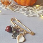 broche fibule epins automne perle verre file artisanal bijoux feuille hérisson champignon citrouille halloween baie fantome original createur unique bois pierre fine A12 (1)