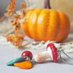 collier-automne-perle-verre-file-artisanal-bijoux-feuille-hérisson-champignon-citrouille-halloween-baie-fantome-original-createur-unique-bois-pierre-fine