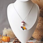 collier-automne-perle-verre-file-artisanal-bijoux-feuille-hérisson-champignon-citrouille-halloween-baie-fantome-original-createur-unique-bois-pierre-fine