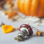 collier-automne-perle-verre-file-artisanal-bijoux-feuille-hérisson-champignon-citrouille-halloween-baie-fantome-original-createur-unique-bois-pierre-fine-A20 (1)