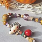 collier-automne-perle-verre-file-artisanal-bijoux-feuille-hérisson-champignon-citrouille-halloween-baie-fantome-original-createur-unique-bois-pierre-fine