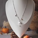 collier-automne-perle-verre-file-artisanal-bijoux-feuille-hérisson-champignon-citrouille-halloween-baie-fantome-original-createur-unique-bois-pierre-fine