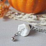 collier-automne-perle-verre-file-artisanal-bijoux-feuille-hérisson-champignon-citrouille-halloween-baie-fantome-original-createur-unique-bois-pierre-fine