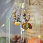 boucles oreilles automne perle verre file artisanal bijoux feuille hérisson champignon citrouille halloween baie fantome original createur unique bois pierre fine (61)