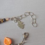 bracelet automne perle verre file artisanal bijoux feuille hérisson champignon citrouille halloween baie fantome original createur unique bois pierre fine (11)
