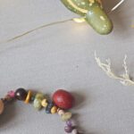 bracelet automne perle verre file artisanal bijoux feuille hérisson champignon citrouille halloween baie fantome original createur unique bois pierre fine (48)