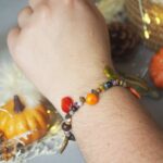bracelet automne perle verre file artisanal bijoux feuille hérisson champignon citrouille halloween baie fantome original createur unique bois pierre fine porté (7)