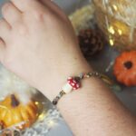 bracelet automne perle verre file artisanal bijoux feuille hérisson champignon citrouille halloween baie fantome original createur unique bois pierre fine porté (9)
