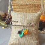 broche epingle gilet fibule automne perle verre file artisanal bijoux feuille hérisson champignon citrouille halloween baie fantome original createur unique bois pierre fine (15)