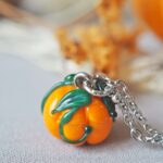 collier automne perle verre file artisanal bijoux feuille hérisson champignon citrouille halloween baie fantome original createur unique bois pierre fine A11 (5)