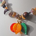 collier automne perle verre file artisanal bijoux feuille hérisson champignon citrouille halloween baie fantome original createur unique bois pierre fine A3 (10)
