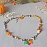 collier automne perle verre file artisanal bijoux feuille hérisson champignon citrouille halloween baie fantome original createur unique bois pierre fine A3 (7)