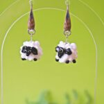 mouton perle verre file boucles oreilles bijoux artisanal printemps sheep (5)
