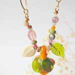 printemps bijoux verre pierre fleurs couleur fun carotte mouton tulipe occinelle creatrice verrier artisanal creation original collier (20)