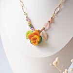 printemps bijoux verre pierre fleurs couleur fun carotte mouton tulipe occinelle creatrice verrier artisanal creation original collier (23)