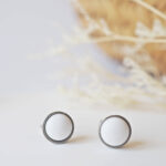 bijoux puces boucles oreilles cabochons verre basique discret acier rondes blanc (2)