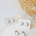 bijoux puces boucles oreilles cabochons verre basique discret acier rondes blanc (3)