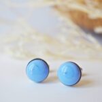 bijoux puces boucles oreilles cabochons verre basique discret acier rondes bleu lavande (1)