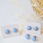 bijoux puces boucles oreilles cabochons verre basique discret acier rondes bleu lavande (2)