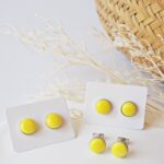 bijoux puces boucles oreilles cabochons verre basique discret acier rondes jaune citron (1)