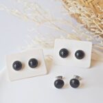 bijoux puces boucles oreilles cabochons verre basique discret acier rondes noir (1)