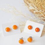 bijoux puces boucles oreilles cabochons verre basique discret acier rondes orange (1)