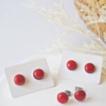 bijoux puces boucles oreilles cabochons verre basique discret acier rondes rouge (1)