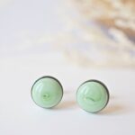 bijoux puces boucles oreilles cabochons verre basique discret acier rondes vert menthe (1)