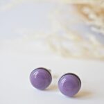 bijoux puces boucles oreilles cabochons verre basique discret acier rondes violet (2)