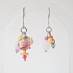chezphilomene bijoux verre artisanal printemps asymetrique boucles oreilles creation rose (1)