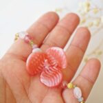 chezphilomene bijoux verre artisanal printemps collier creation fleurs orchidee rose (3)
