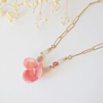 chezphilomene bijoux verre artisanal printemps collier creation fleurs orchidee rose (5)