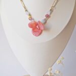 chezphilomene bijoux verre artisanal printemps collier creation fleurs orchidee rose (6)