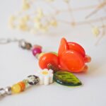 chezphilomene bijoux verre artisanal printemps collier creation fleurs rose orange feuilles (3)