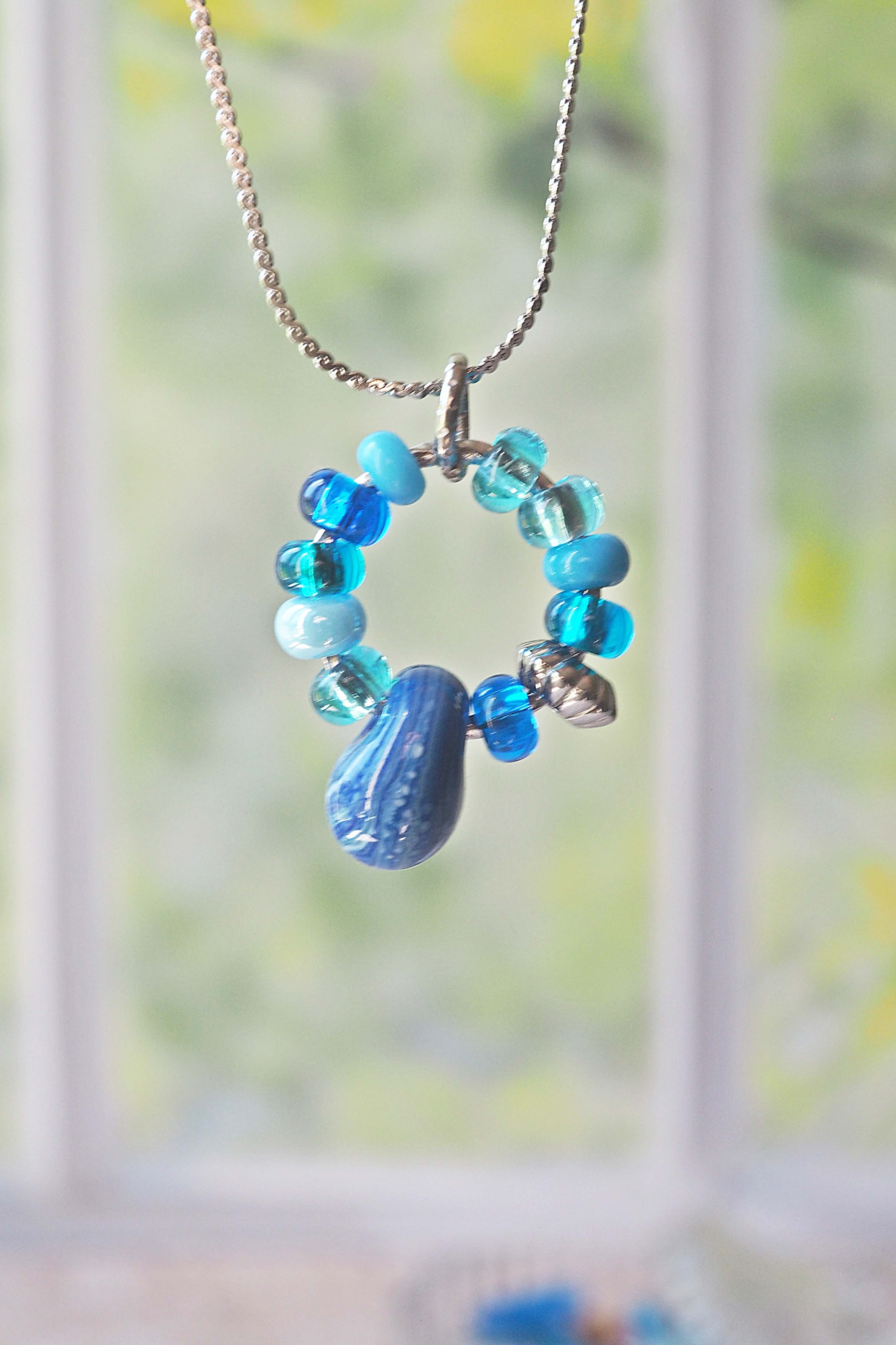 philomene bijoux collier paulette goutte verre filé murano artisanal unique coloré perles anneau simple (58)