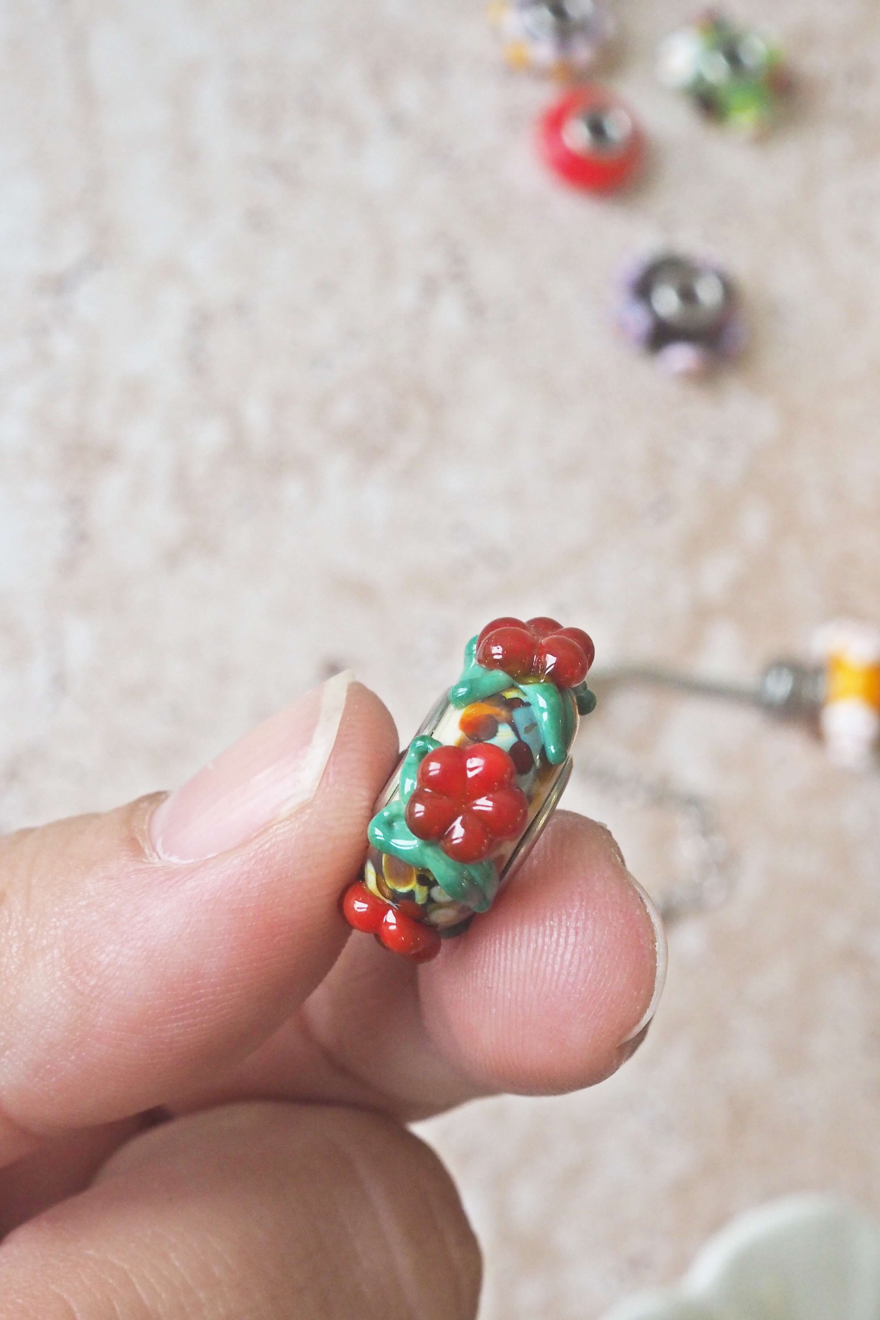 philomène perle unité pandora trollbeads verre filé artisanat bracelet bijou fleurs rouge (1)