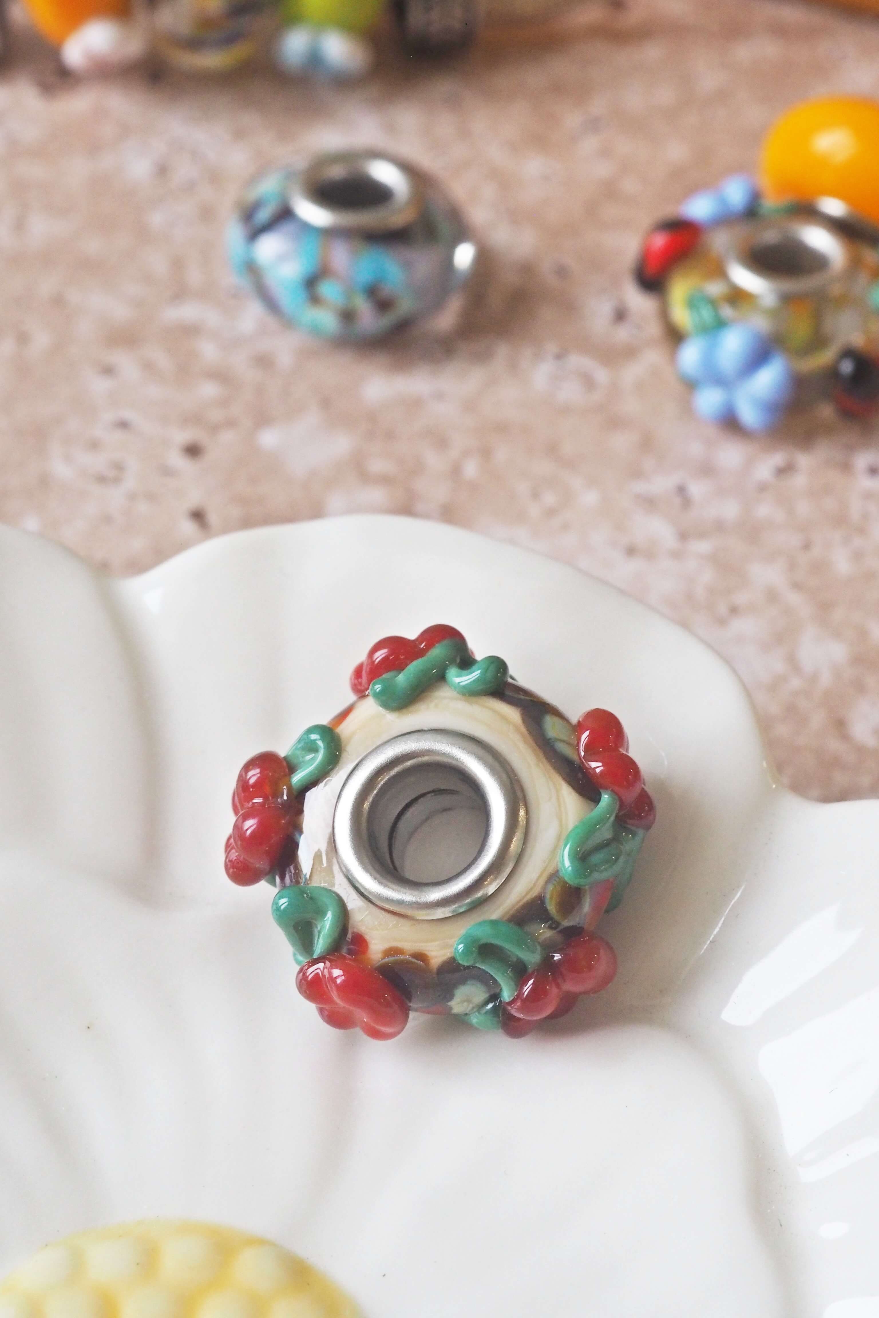 philomène perle unité pandora trollbeads verre filé artisanat bracelet bijou fleurs rouge (4)